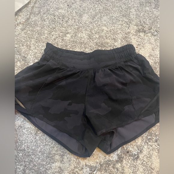 lululemon athletica Camo Black Women's Athletic Shorts - Picture 11 of 12